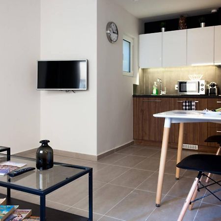 Toni'S Charming Apartment In The Thisseo Station เอเธนส์ ภายนอก รูปภาพ