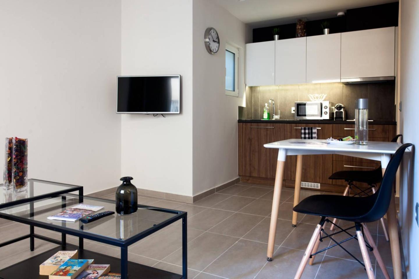 Toni'S Charming Apartment In The Thisseo Station เอเธนส์ ภายนอก รูปภาพ